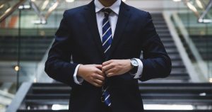 面接の準備をする男性